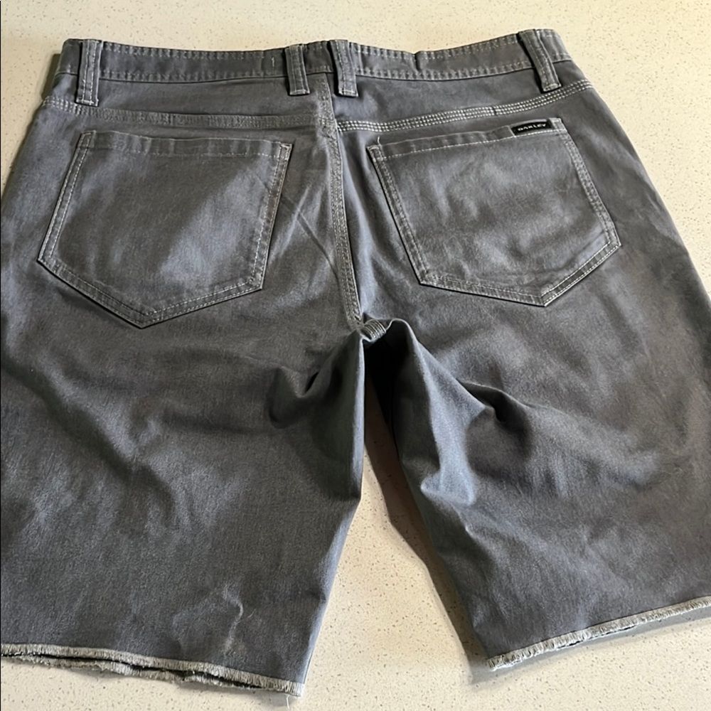 Oakley Gray Slim Fit Jean Shorts Distressed Cut-Off Style Size 32/10 - Picture 5 of 11